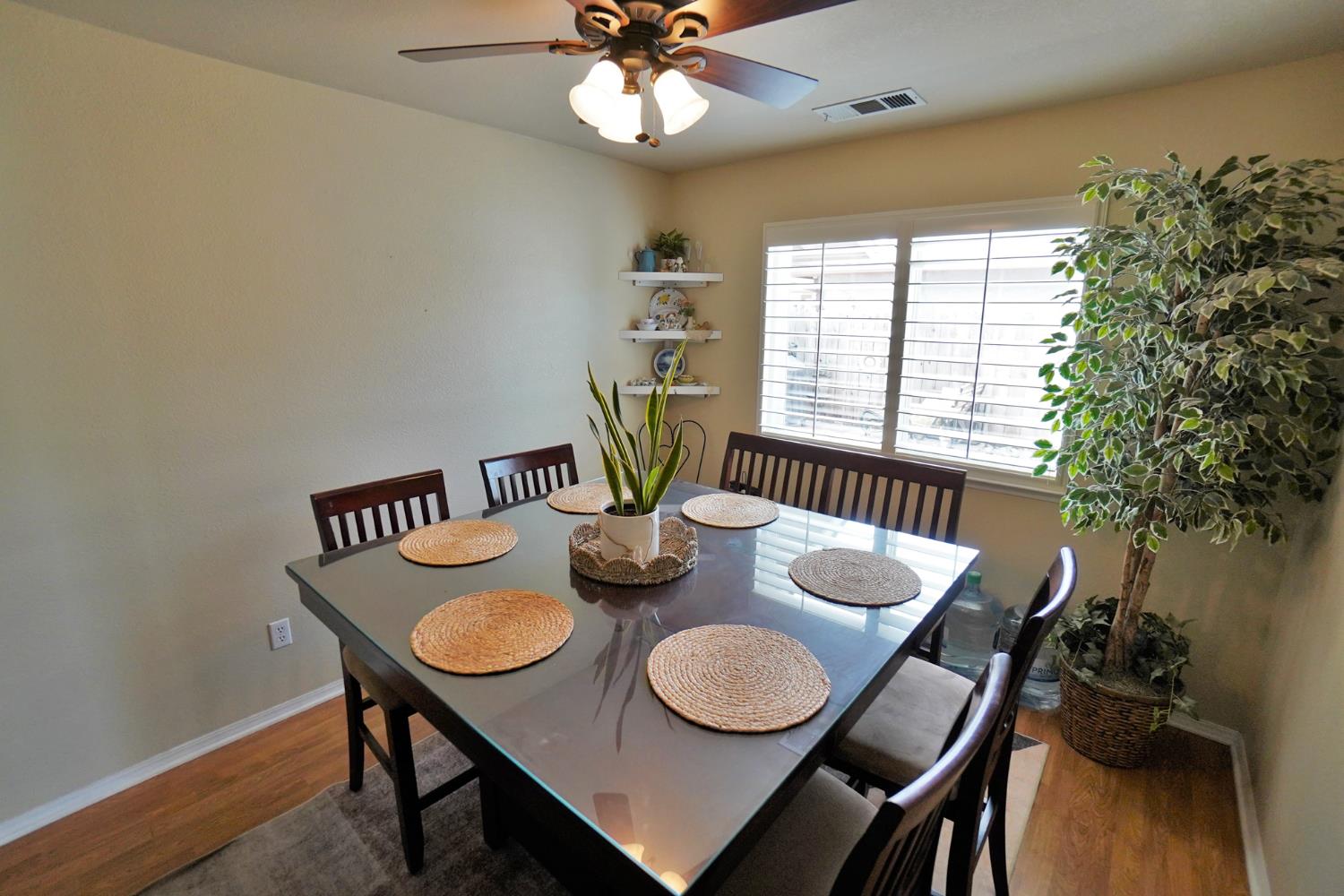 335 Kenwood Dr, Lemoore, CA 93245