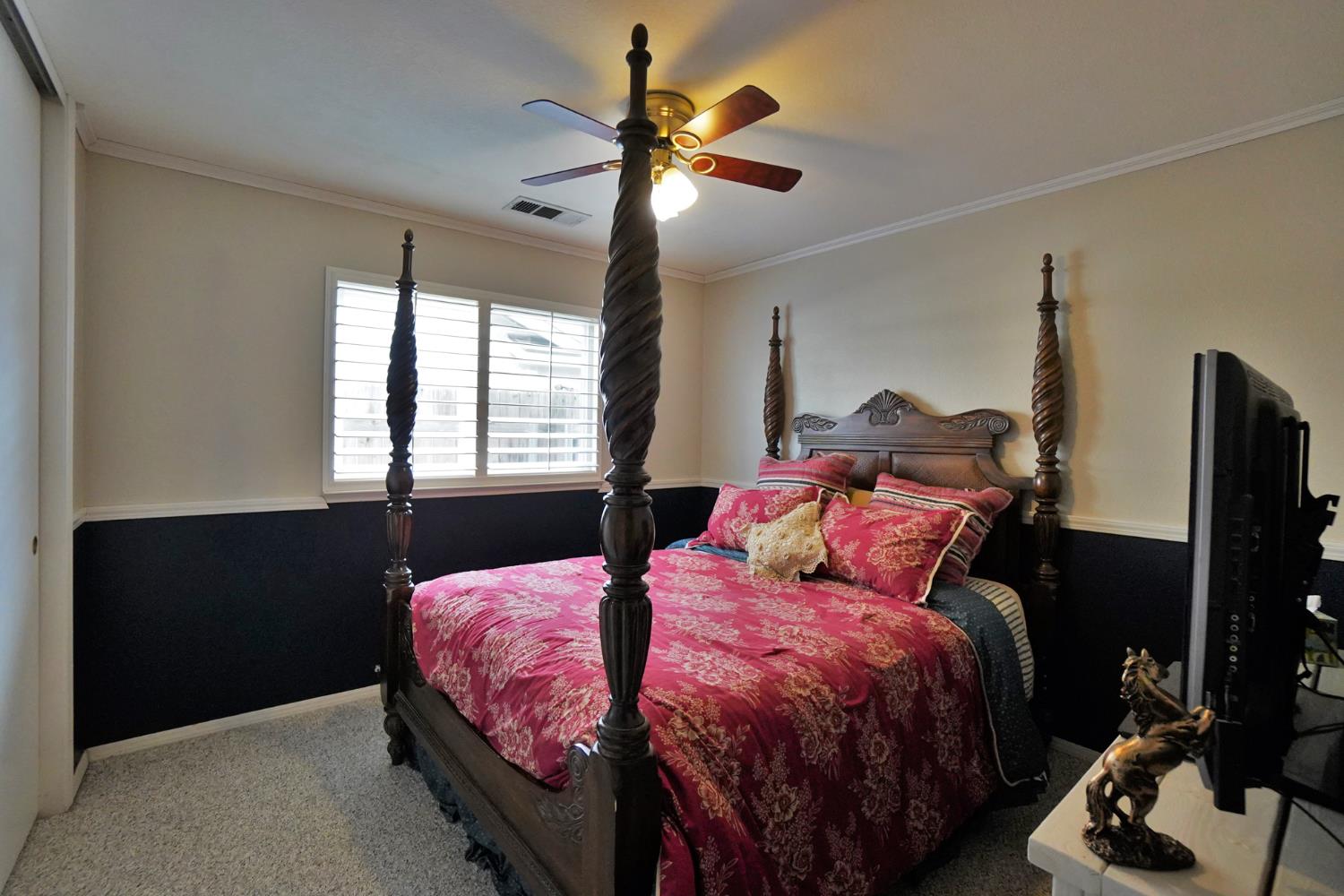 335 Kenwood Dr, Lemoore, CA 93245