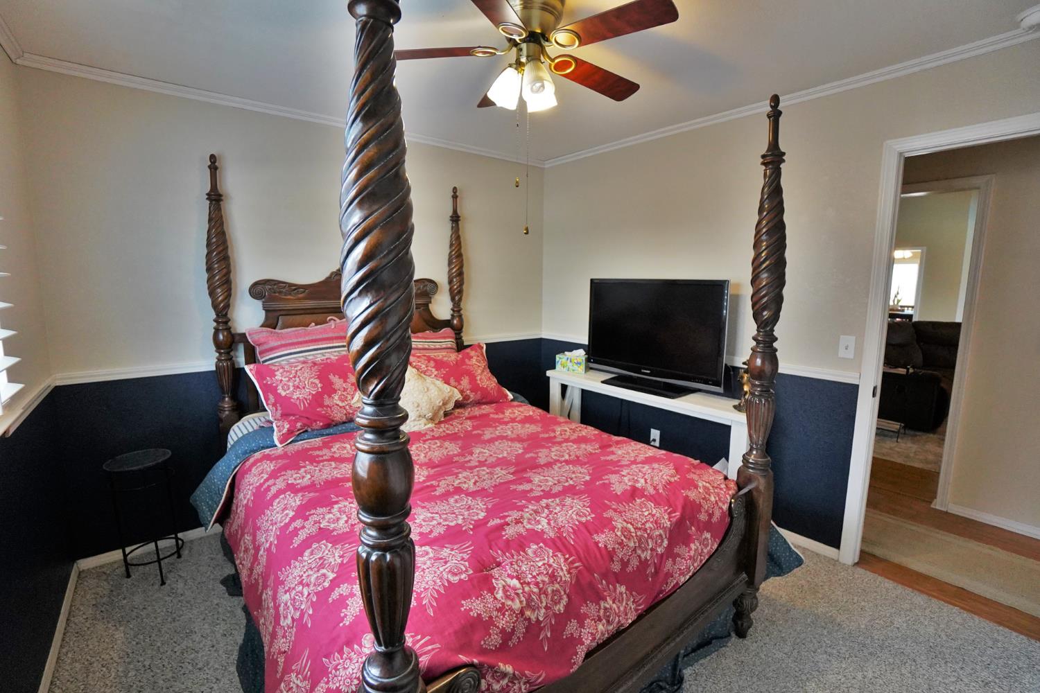 335 Kenwood Dr, Lemoore, CA 93245