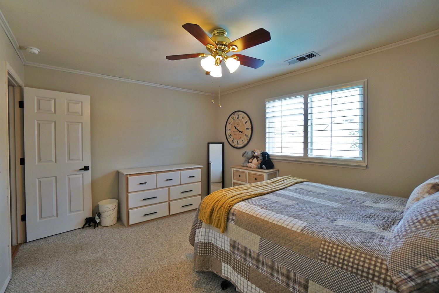 335 Kenwood Dr, Lemoore, CA 93245