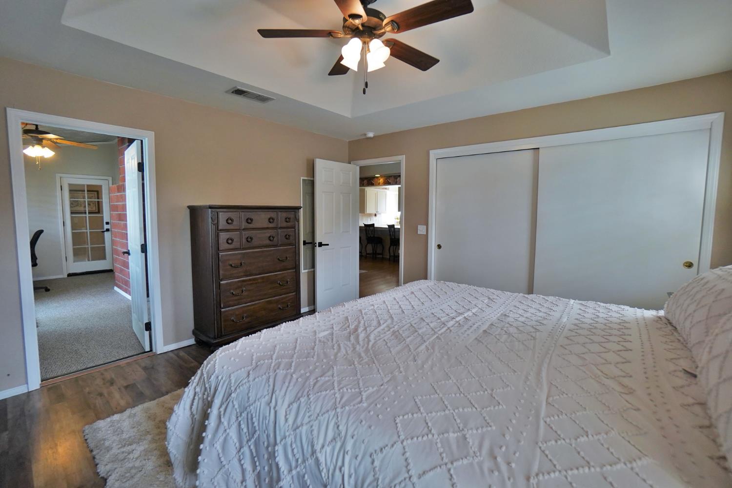 335 Kenwood Dr, Lemoore, CA 93245