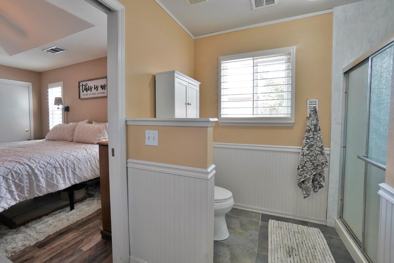 335 Kenwood Dr, Lemoore, CA 93245