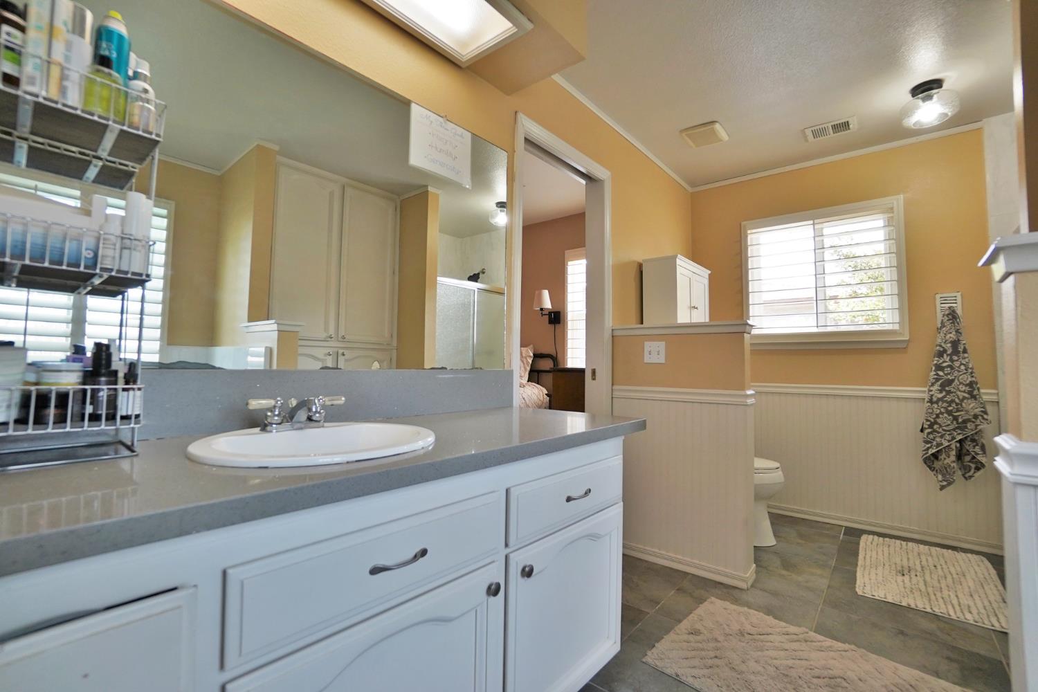 335 Kenwood Dr, Lemoore, CA 93245