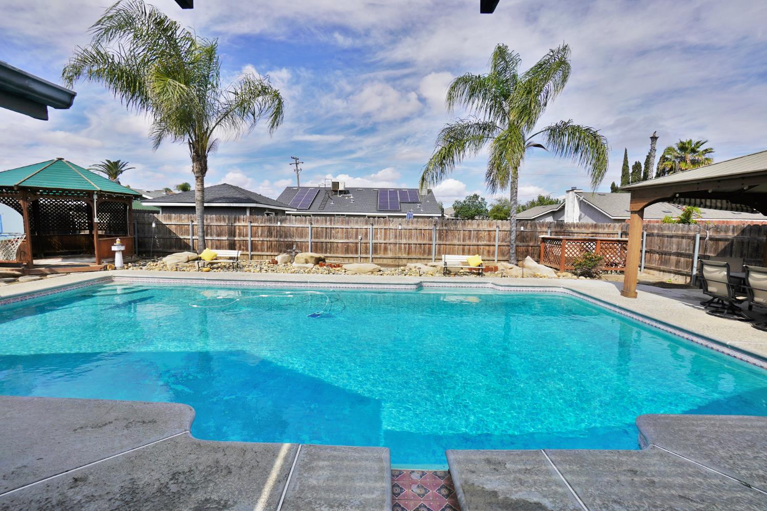 335 Kenwood Dr, Lemoore, CA 93245