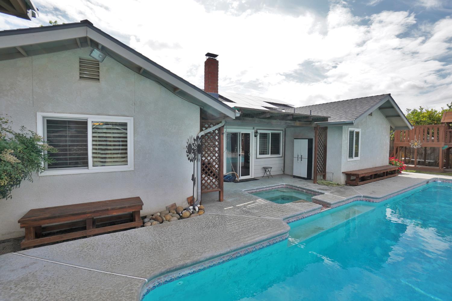 335 Kenwood Dr, Lemoore, CA 93245