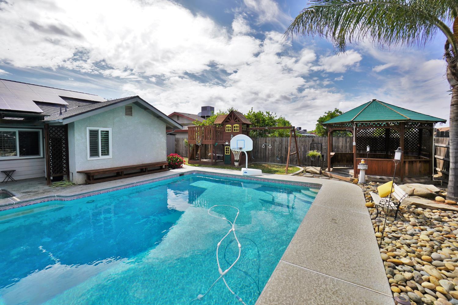 335 Kenwood Dr, Lemoore, CA 93245