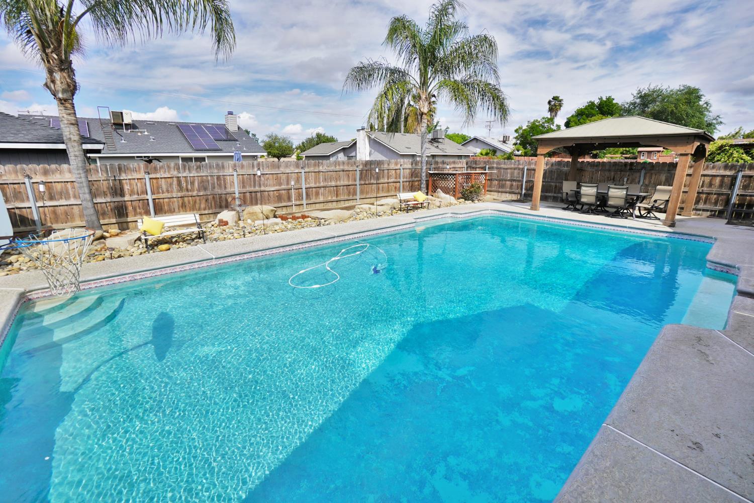 335 Kenwood Dr, Lemoore, CA 93245