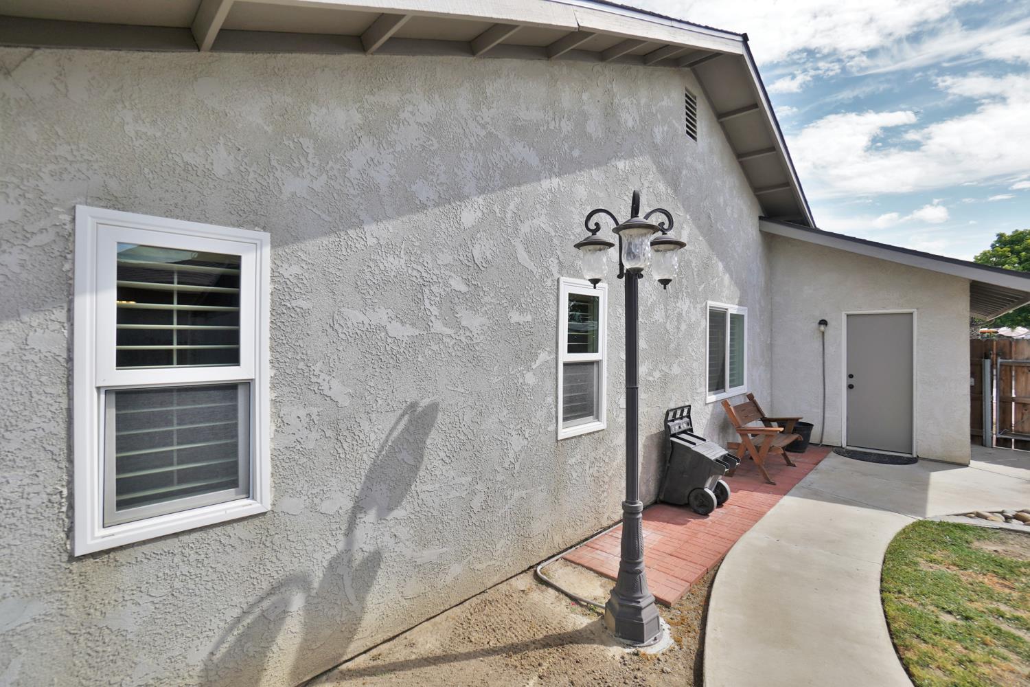 335 Kenwood Dr, Lemoore, CA 93245