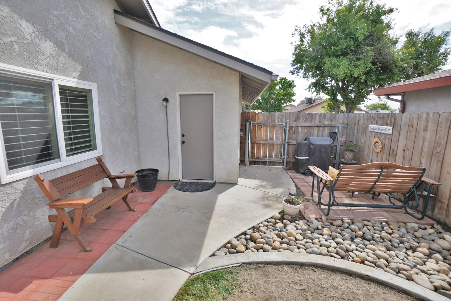335 Kenwood Dr, Lemoore, CA 93245