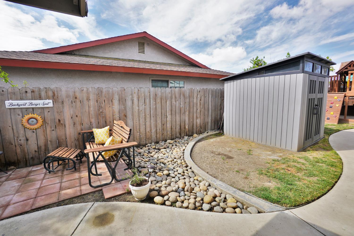 335 Kenwood Dr, Lemoore, CA 93245