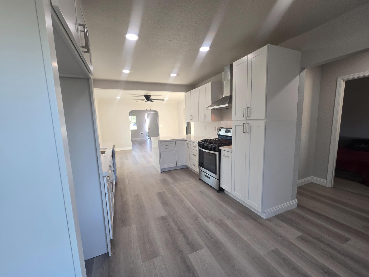 4685 E tulare, Fresno, CA 93702