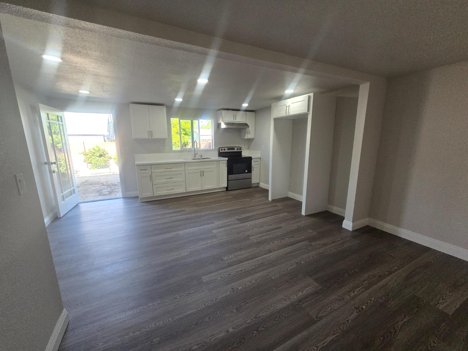 4685 E tulare, Fresno, CA 93702