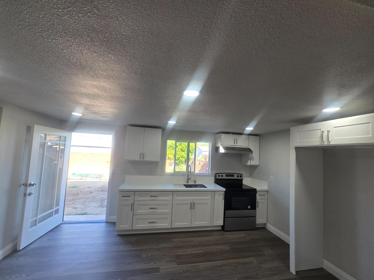 4685 E tulare, Fresno, CA 93702