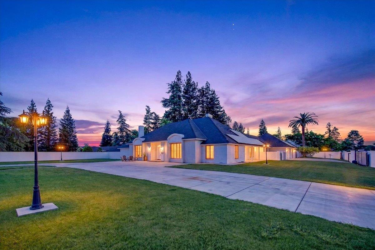 5261 N Van Ness Blvd, Fresno, CA 93711