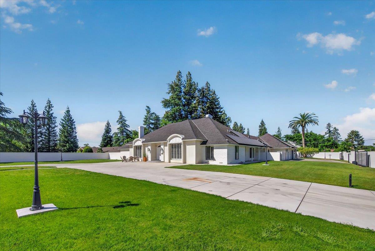 5261 N Van Ness Blvd, Fresno, CA 93711