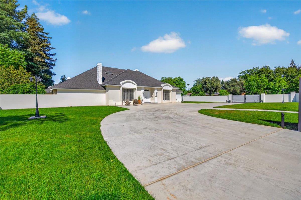 5261 N Van Ness Blvd, Fresno, CA 93711