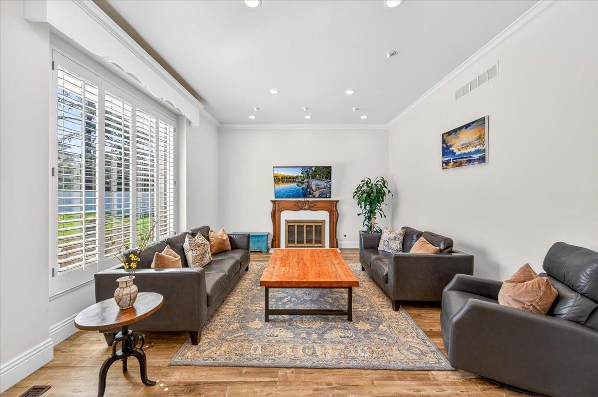 5261 N Van Ness Blvd, Fresno, CA 93711