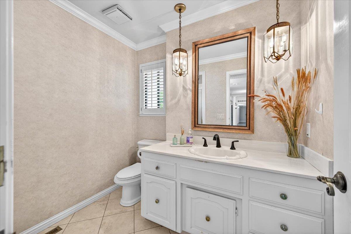 5261 N Van Ness Blvd, Fresno, CA 93711