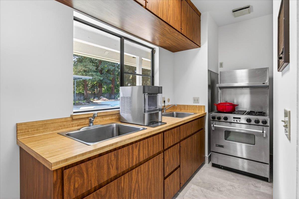 5261 N Van Ness Blvd, Fresno, CA 93711