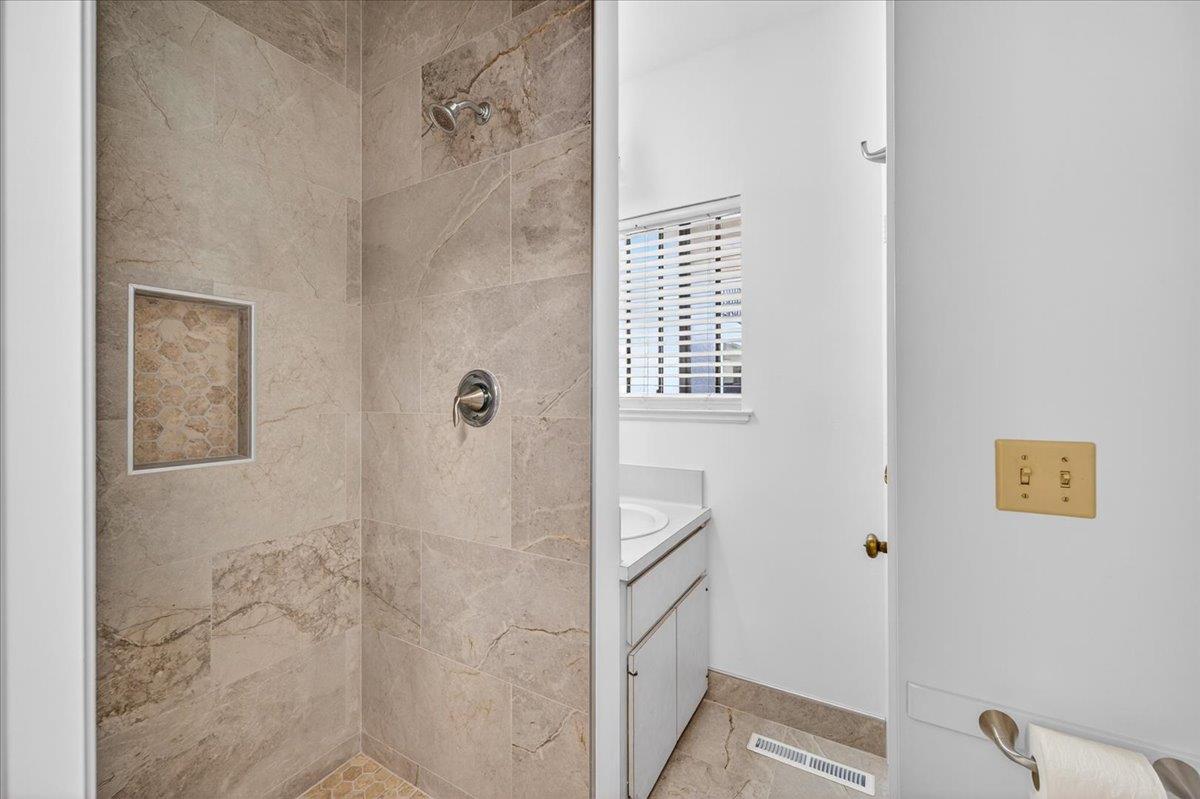 5261 N Van Ness Blvd, Fresno, CA 93711