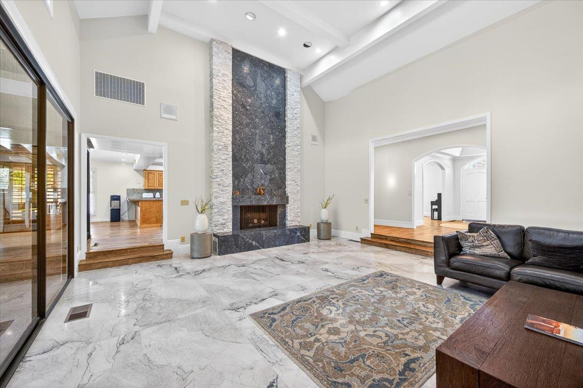 5261 N Van Ness Blvd, Fresno, CA 93711