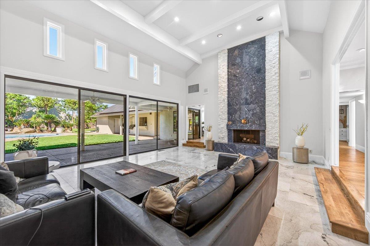 5261 N Van Ness Blvd, Fresno, CA 93711