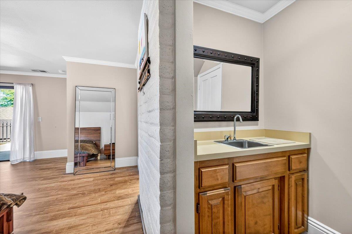 5261 N Van Ness Blvd, Fresno, CA 93711