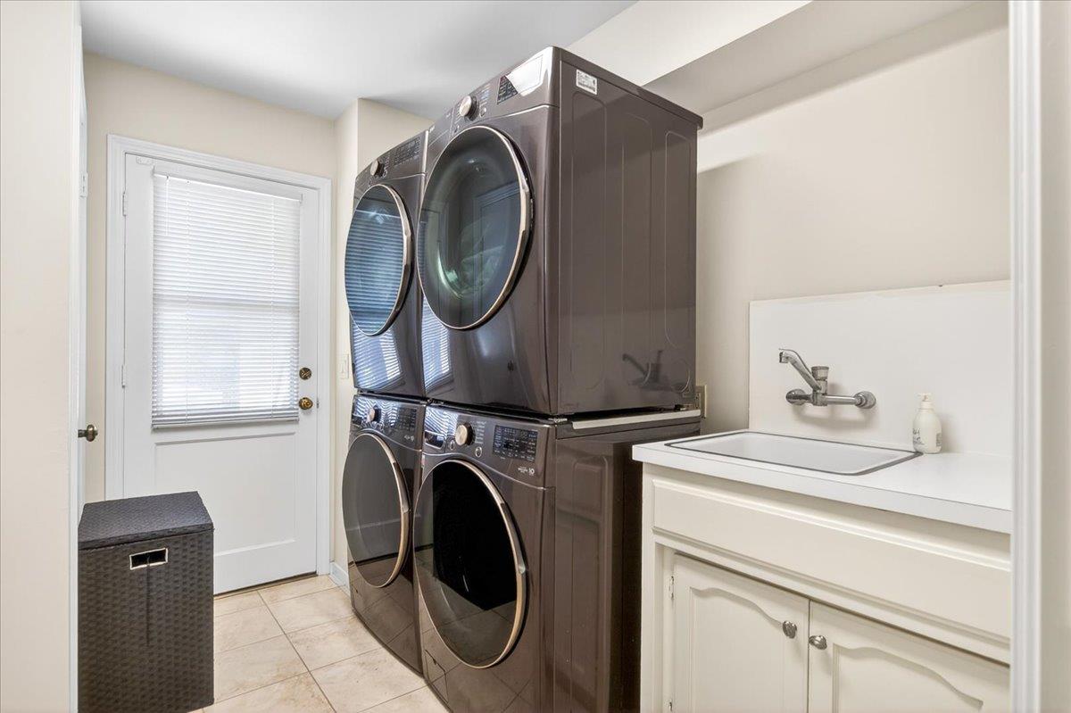 5261 N Van Ness Blvd, Fresno, CA 93711