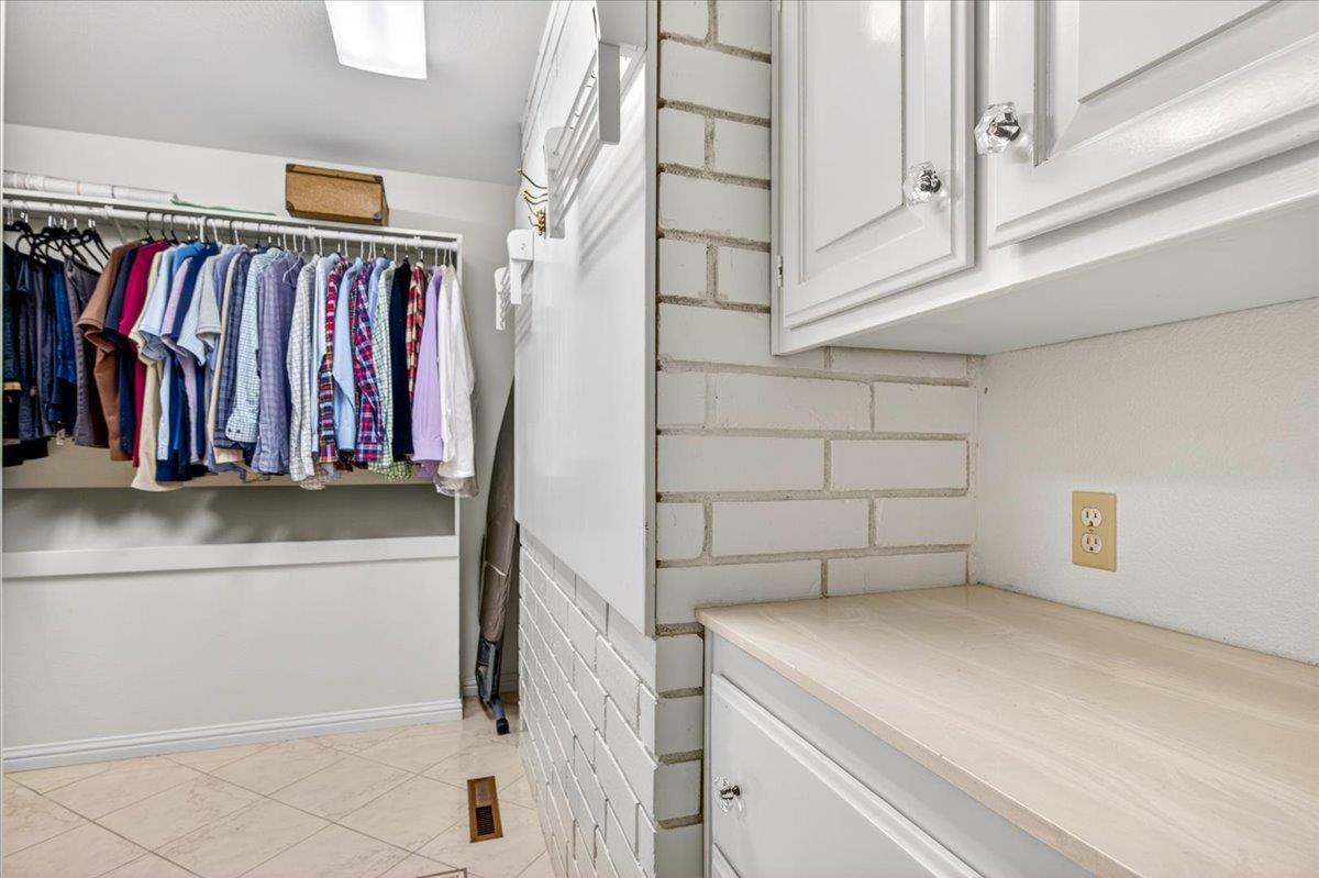 5261 N Van Ness Blvd, Fresno, CA 93711