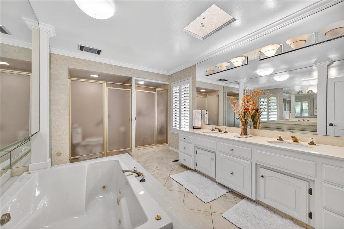 5261 N Van Ness Blvd, Fresno, CA 93711