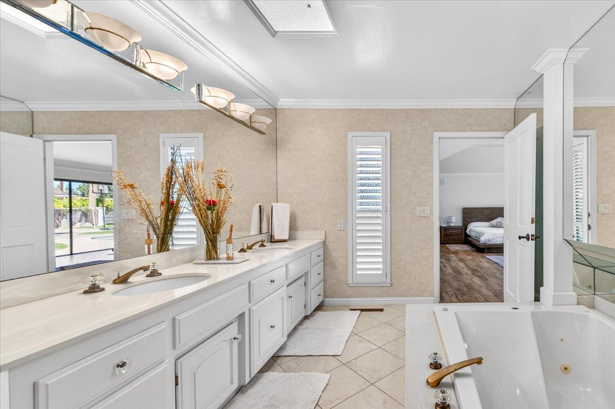 5261 N Van Ness Blvd, Fresno, CA 93711