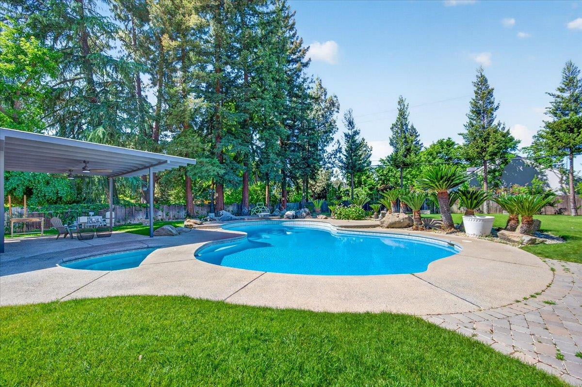 5261 N Van Ness Blvd, Fresno, CA 93711