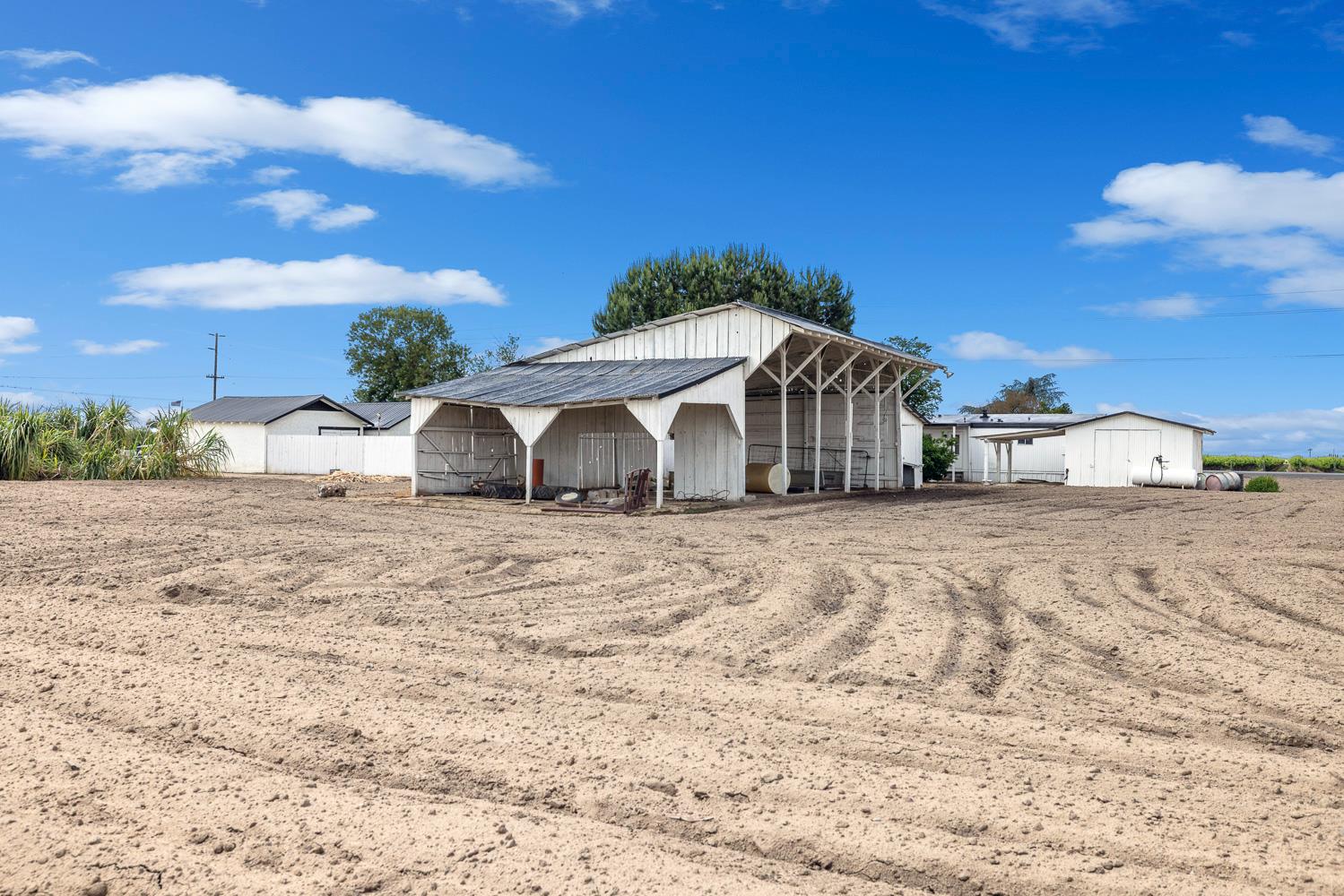 11171 Highway 145, Madera, CA 93637