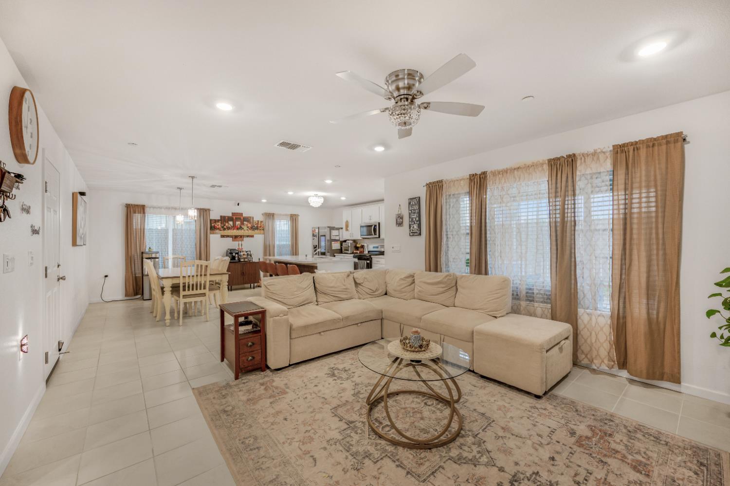 6648 E Washington Ave, Fresno, CA 93727