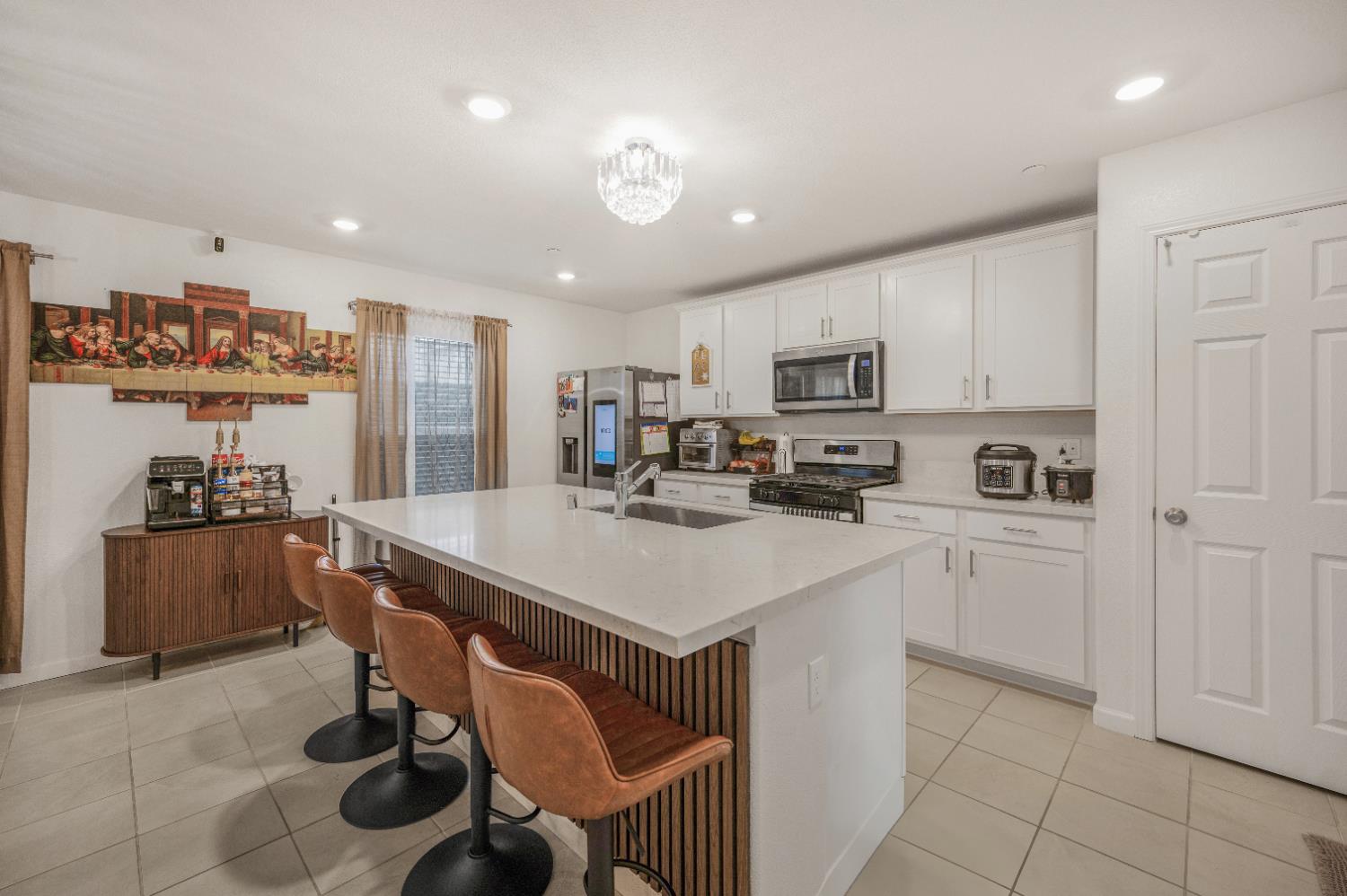 6648 E Washington Ave, Fresno, CA 93727