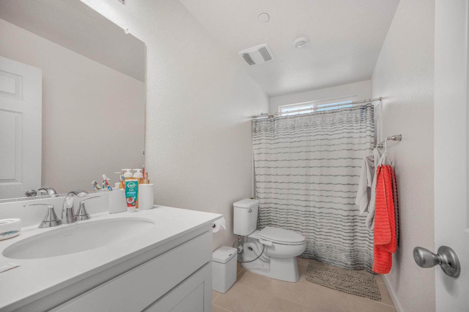 6648 E Washington Ave, Fresno, CA 93727