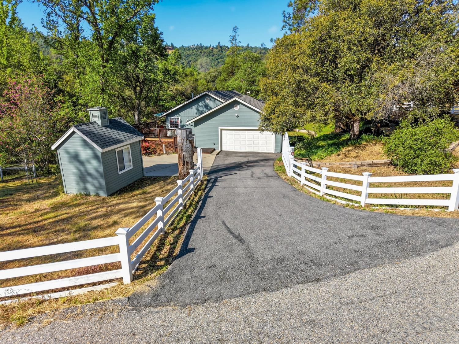 37927 China Creek Rd, Oakhurst, CA 93644