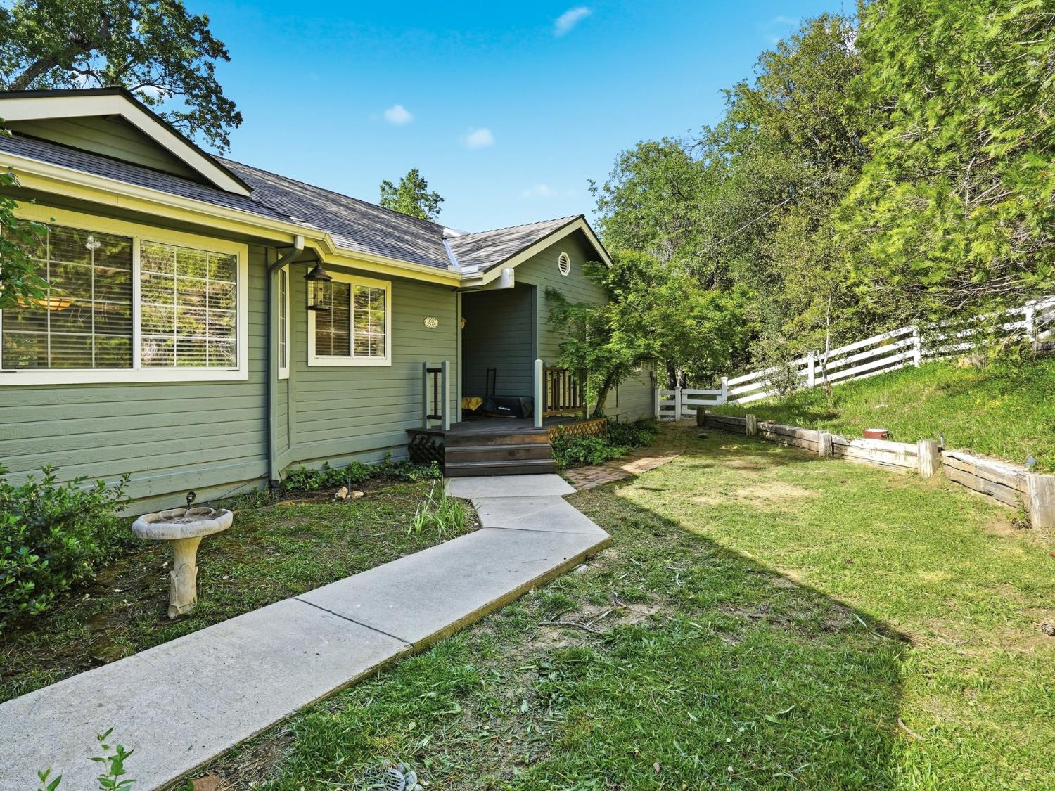 37927 China Creek Rd, Oakhurst, CA 93644