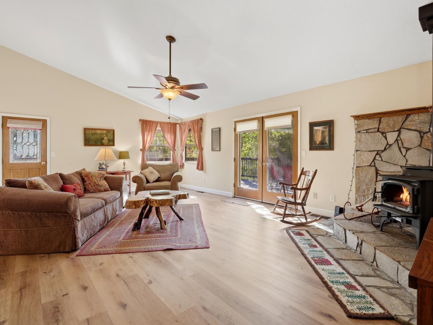 37927 China Creek Rd, Oakhurst, CA 93644