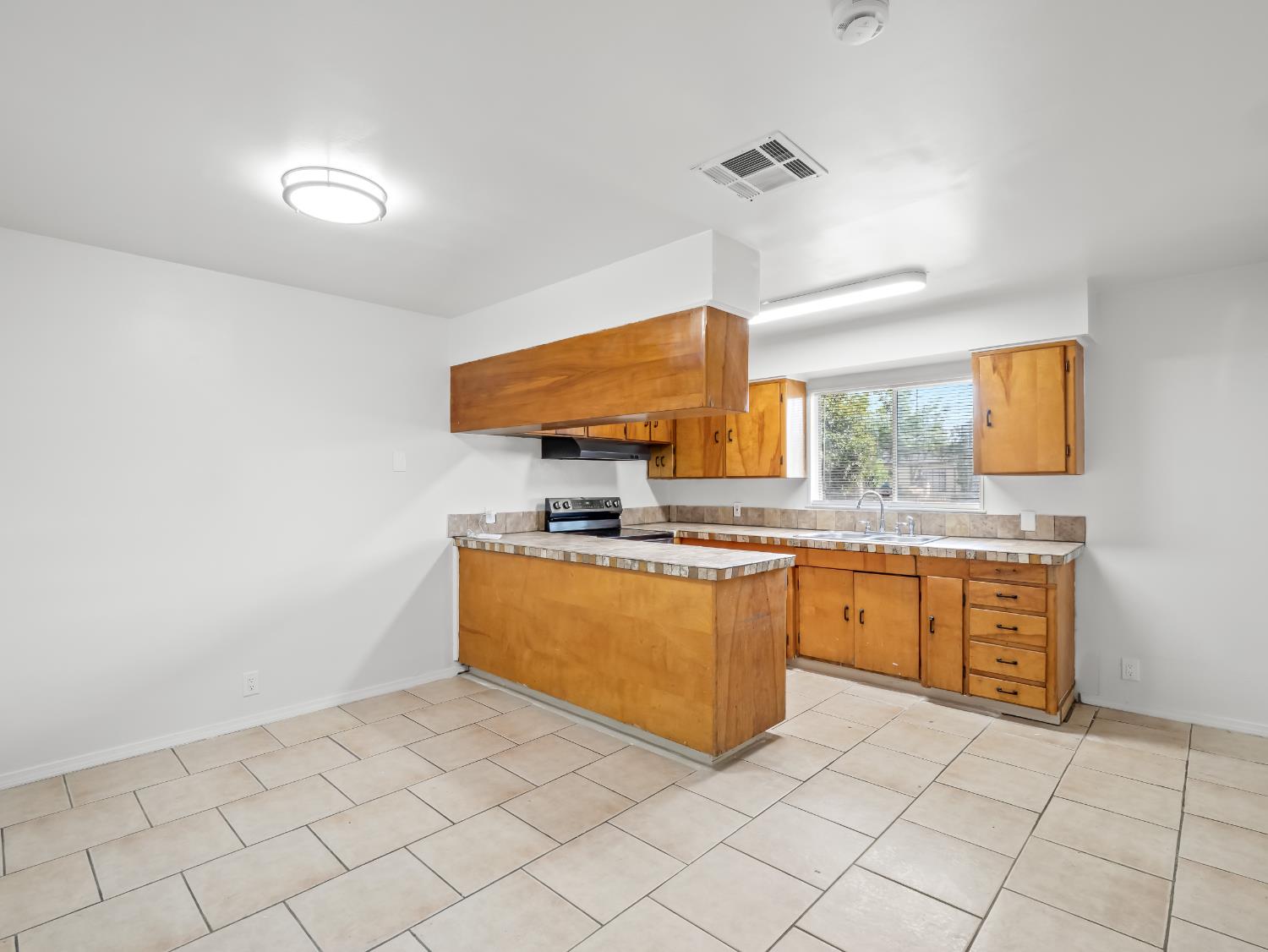 4743 E Lane Ave, Fresno, CA 93702