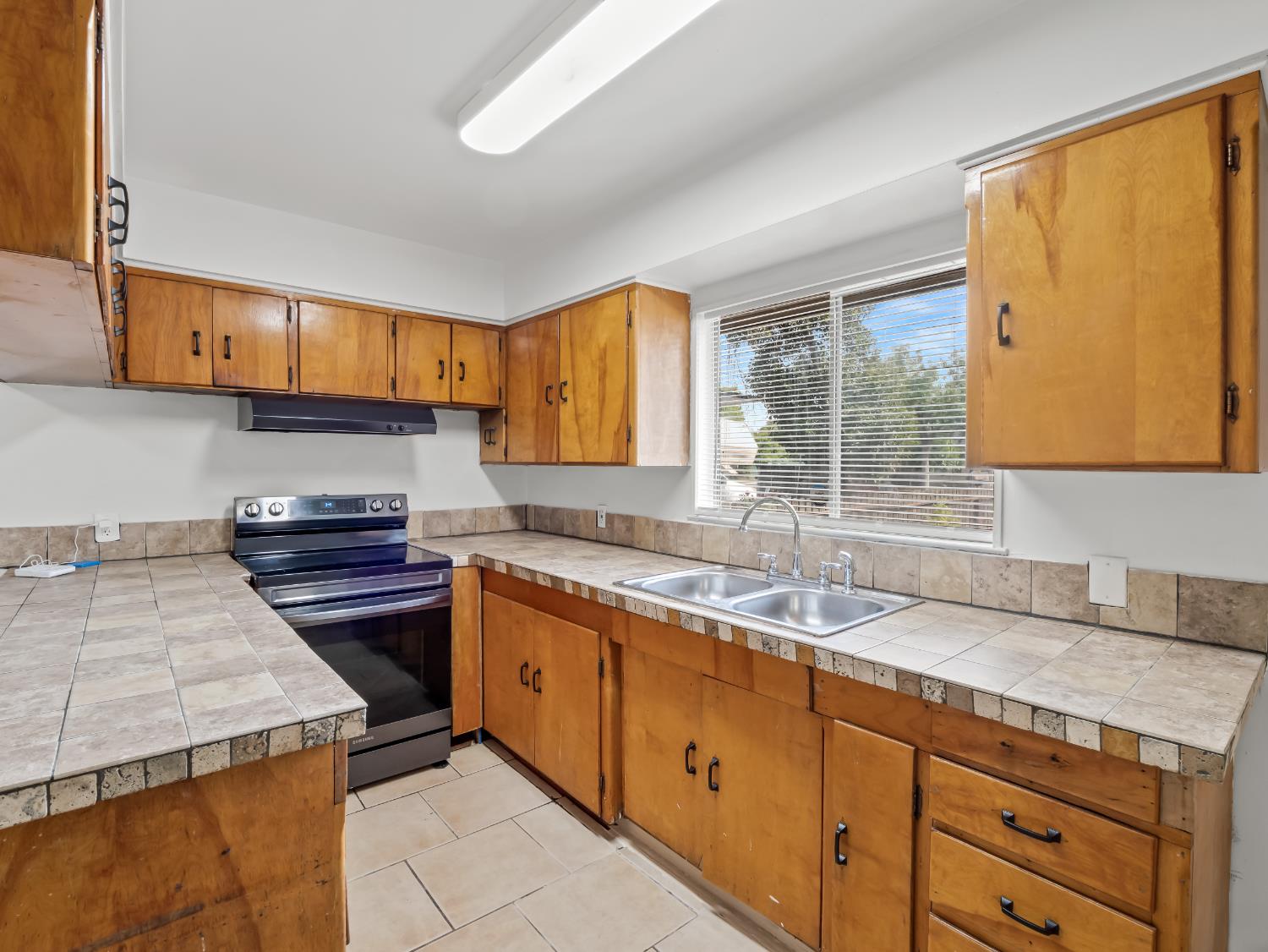 4743 E Lane Ave, Fresno, CA 93702