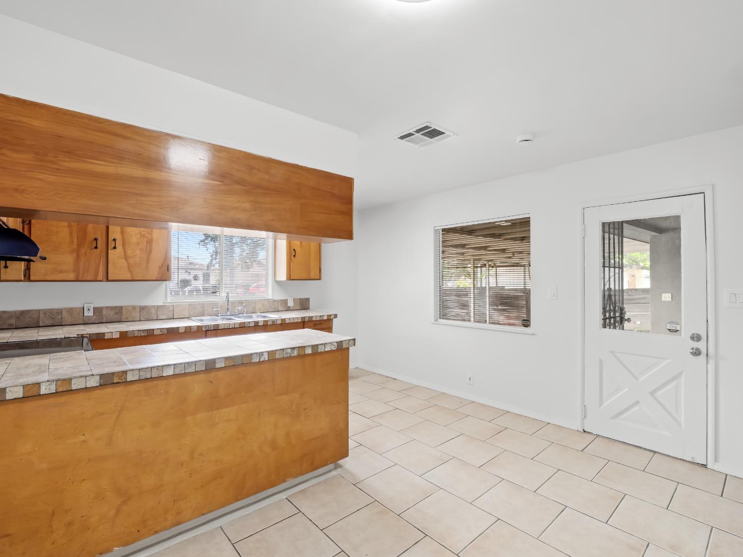 4743 E Lane Ave, Fresno, CA 93702