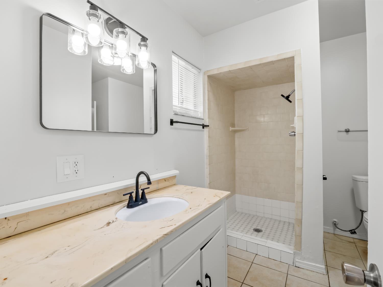 4743 E Lane Ave, Fresno, CA 93702