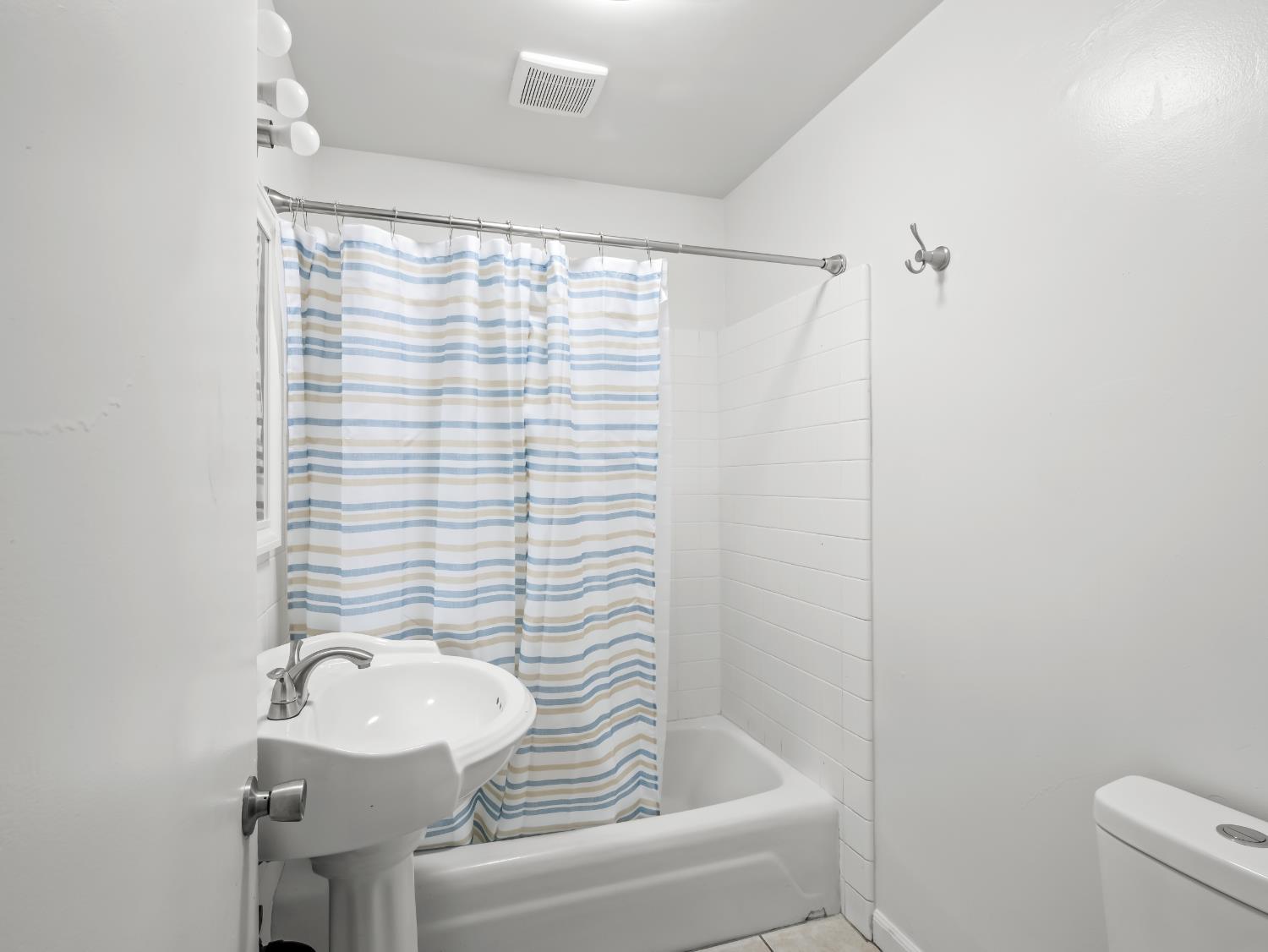 4743 E Lane Ave, Fresno, CA 93702