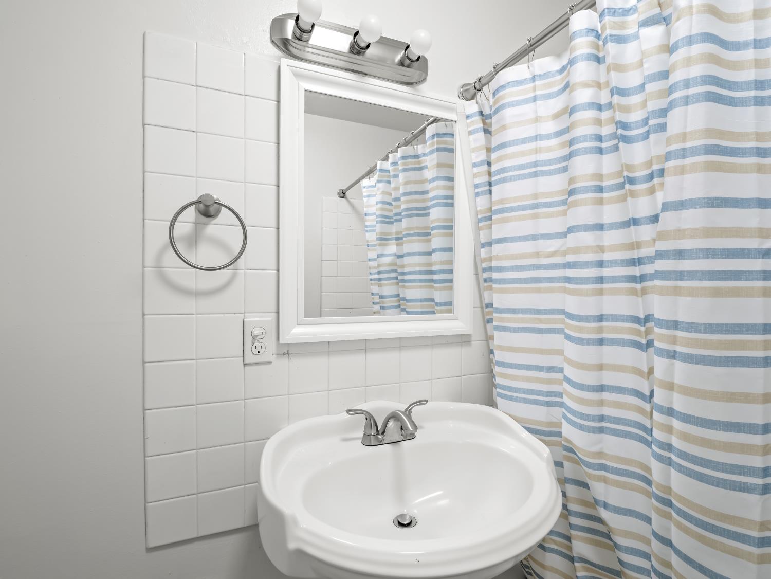 4743 E Lane Ave, Fresno, CA 93702