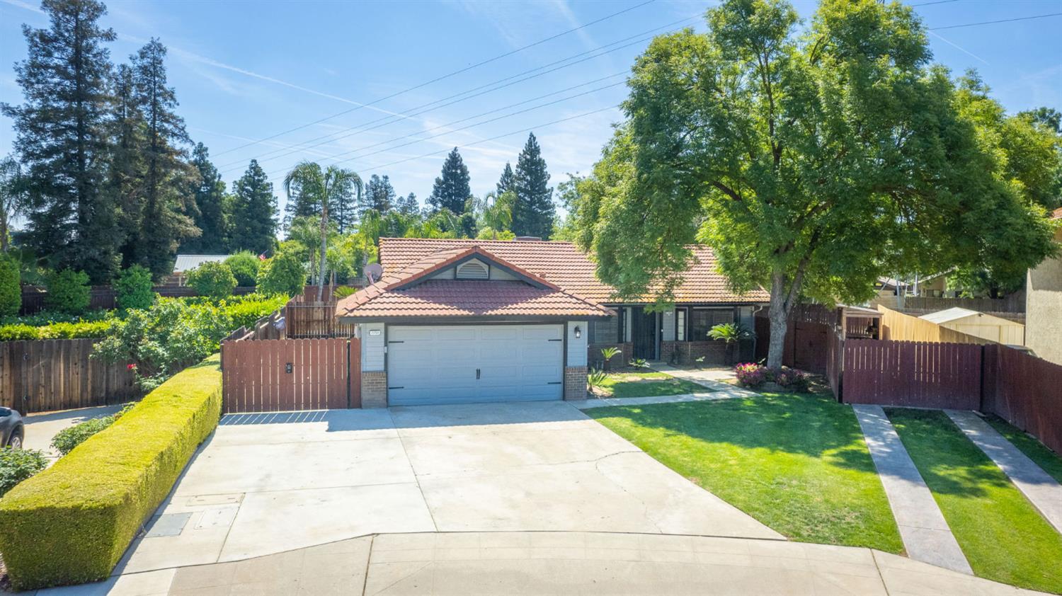 2250 Escalon Ave, Clovis, CA 93611