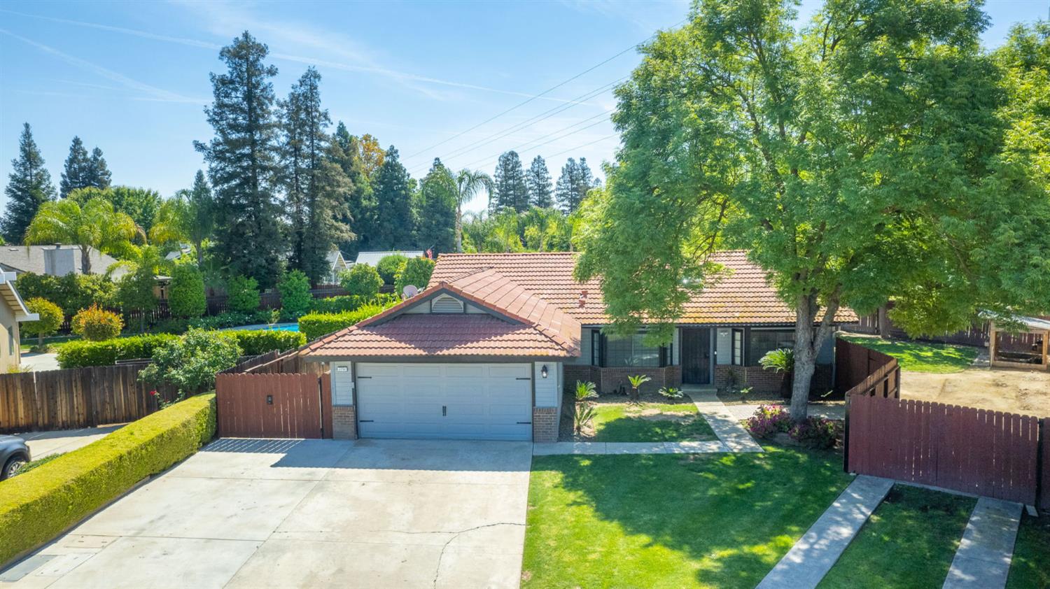 2250 Escalon Ave, Clovis, CA 93611