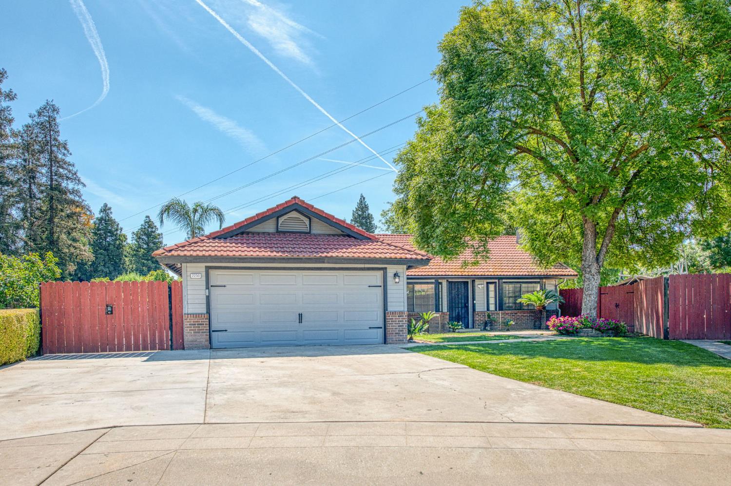 2250 Escalon Ave, Clovis, CA 93611