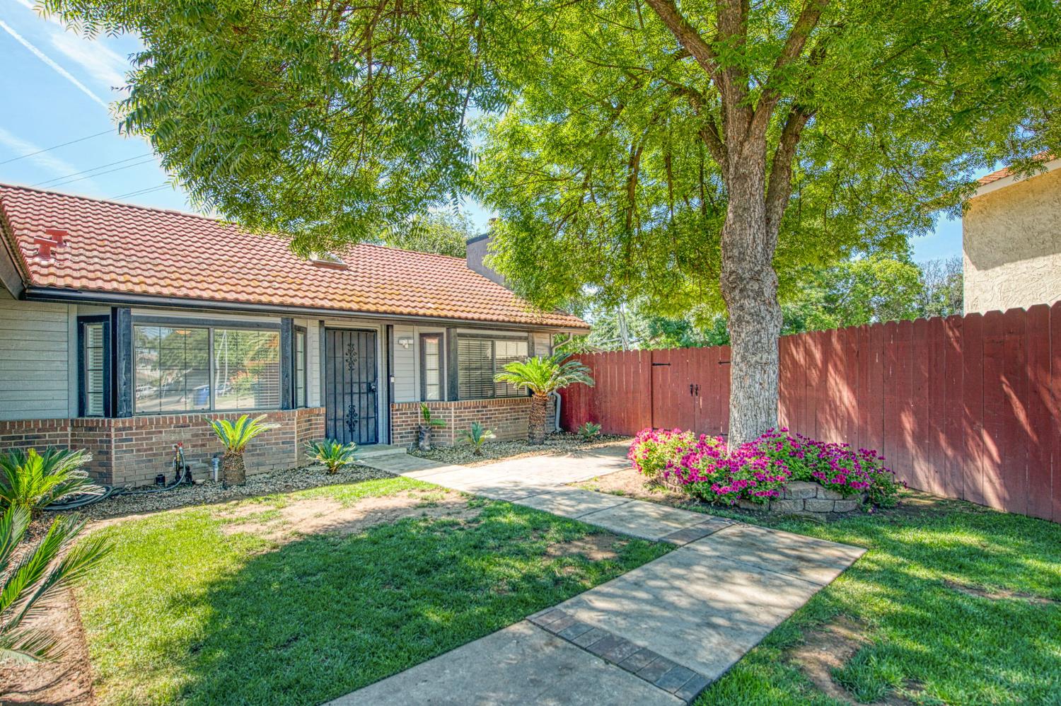 2250 Escalon Ave, Clovis, CA 93611