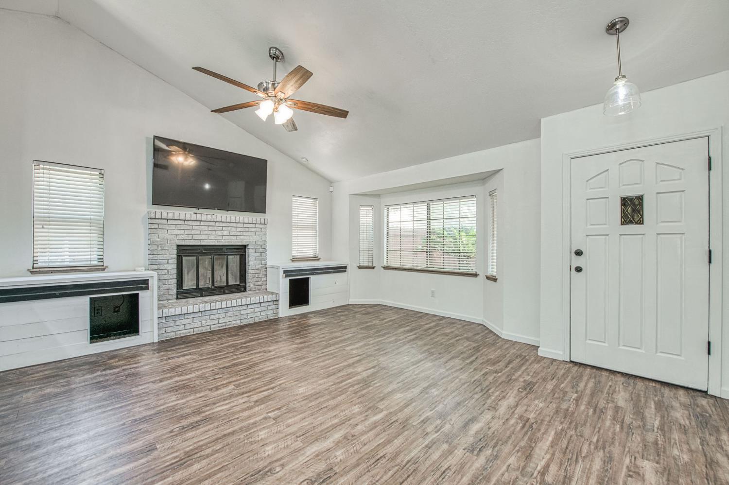 2250 Escalon Ave, Clovis, CA 93611